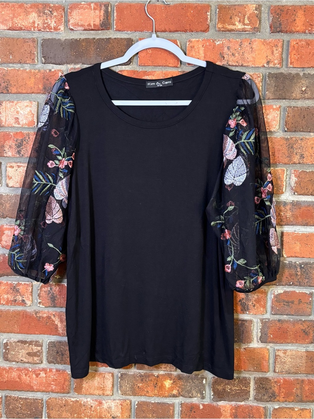 Kim & Cami womens embroidered mesh floral sleeve top black L